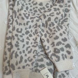 Women's Cozy Gray Leopard Scoop Neck Sweater